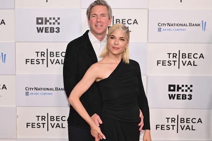 Selma Blair junto a su pareja, con quien mantiene una relación intermitente desde 2024