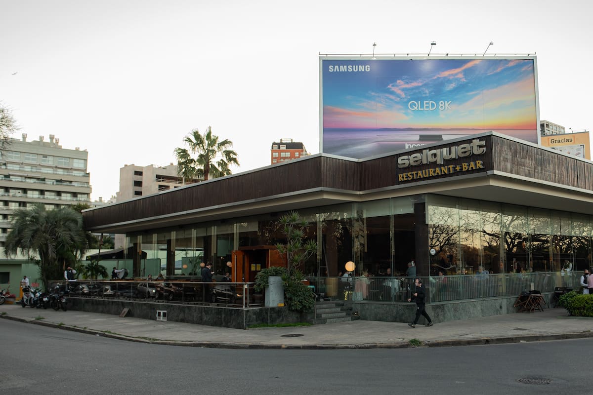 Selquet quedó rodeado por nuevos proyectos inmobiliarios. Sus dueños recibieron propuestas millonarias por la esquina, pero sostienen que la esquina "no se vende"
