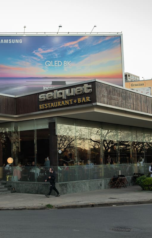 Selquet quedó rodeado por nuevos proyectos inmobiliarios. Sus dueños recibieron propuestas millonarias por la esquina, pero sostienen que la esquina "no se vende"