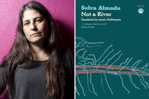 Selva Almada y la portada de "Not a River", novela que compite por el Premio Booker Internacional