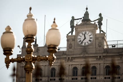 Selvaggi también ayudó a restaurar el reloj del Palacio Biol, en avenida Rivadavia al 1700.