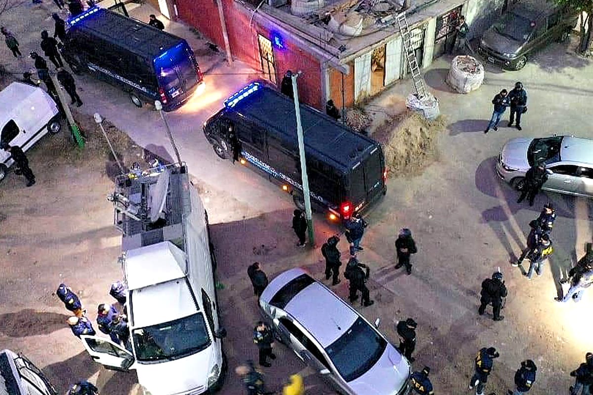 Semabas atrás se efectuaron operativos en la villa 1.11.14 en busca del criminal narcotraficante alias "Dumbo", que sigue prófugo