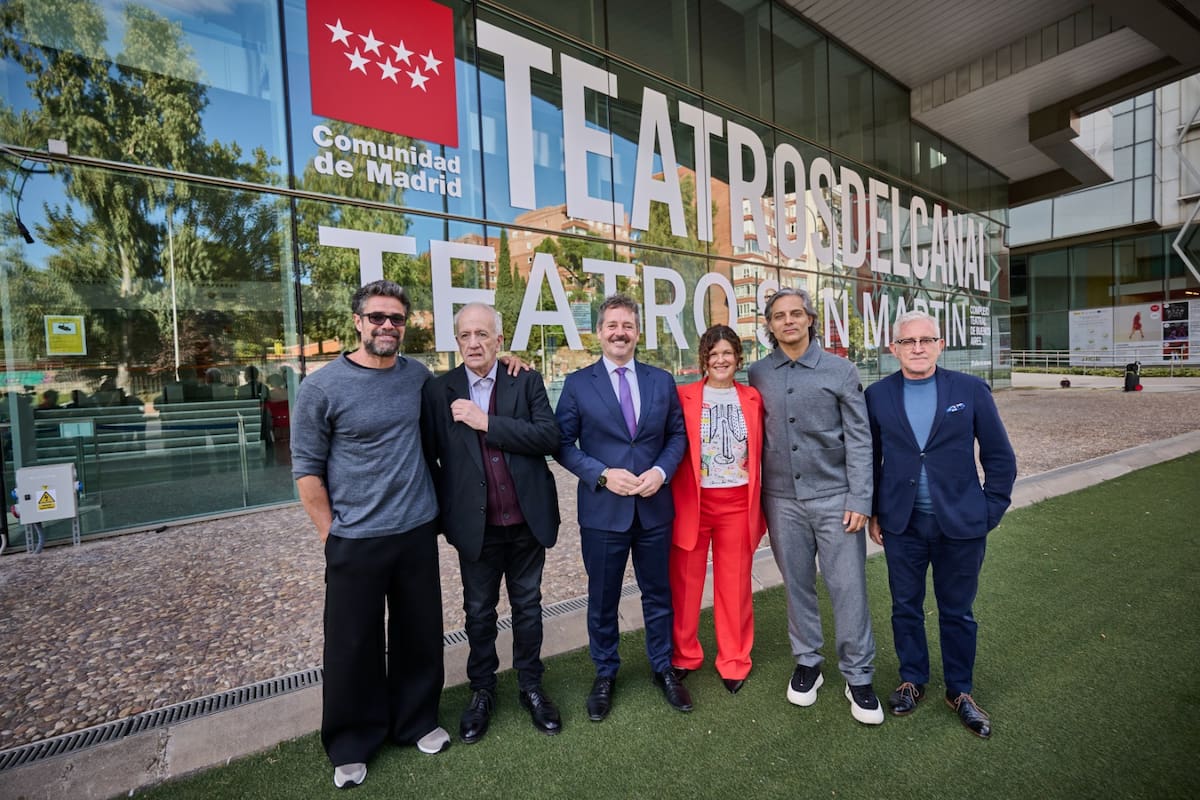Semana de Buenos Aires en Madrid: Luciano Castro, Alberto Ligaluppi, director del Complejo Teatral de Buenos Aires, Mariano de Paco Serrano, director de los Teatros del Canal, Gabriela Ricardes, ministra de Cultura porteña, Joaquín Furriel y Ruperto Merino, consejero de Cultura de Madrid (de izq. a der.)