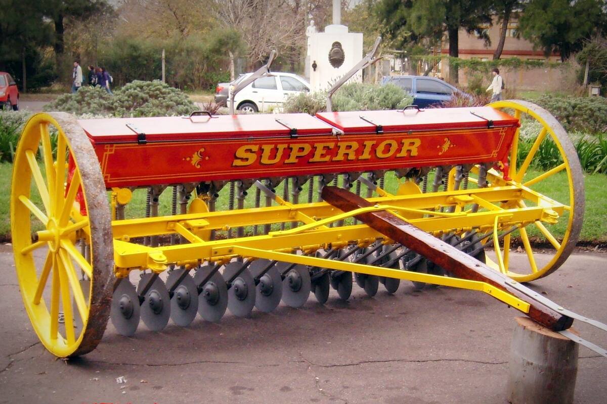 Sembradora de granos finos de 1910 (Adrián Olivieri)