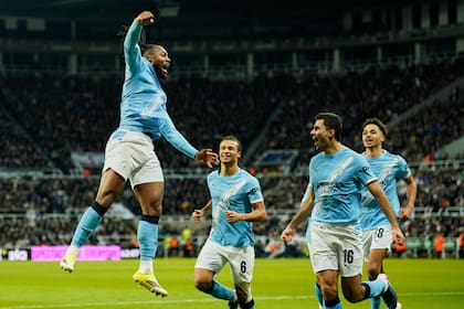 Semenyo anota de nuevo y el Man City vence 2-0 al Newcastle en semifinal de la Copa de la Liga