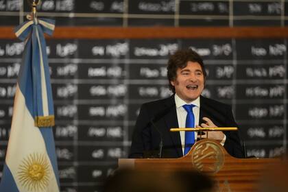 Senado argentino da un revés a Milei al convertir en ley mejoras para jubilados y discapacitados