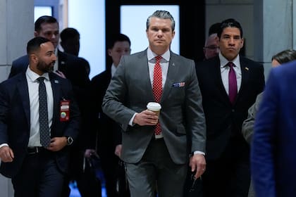 Senado de EE. UU. aprueba proyecto de defensa que pide a Hegseth publicar videos de ataques a botes