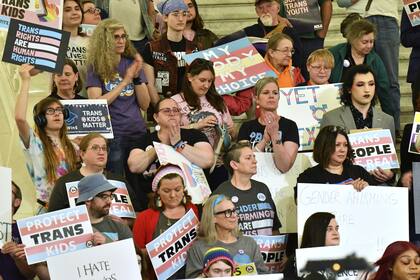 Senado de Pensilvania margina a transgénero de deportes femeninos pero la medida enfrenta obstáculos