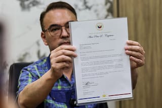 Senador filipino buscado por la Corte Penal Internacional huye del Senado