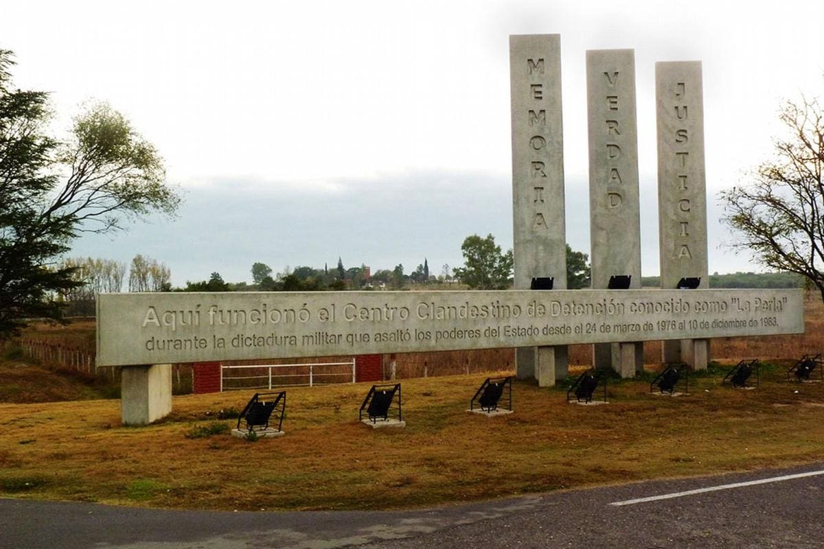 Señalamiento al predio de La Perla, en Córdoba, donde funcionó un centro clandestino de detención durante la última dictadura