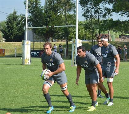 Senatore, el 8 de Jaguares, secundado por el capitán Creevy y Ortega Desio