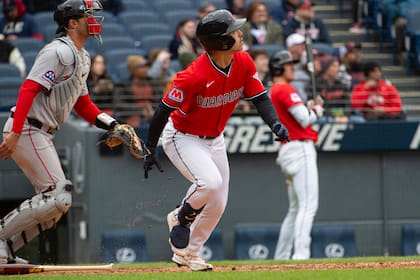 Sencillo de Steven Kwan en la 6ta da triunfo a Guardianes 5-4 sobre Medias Rojas en primer juego