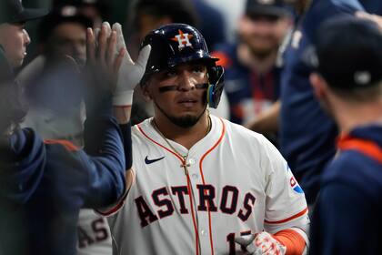 Sencillo impulsor de Jeremy Peña en la 8ª entrada da triunfo 4-3 a Astros sobre Reales