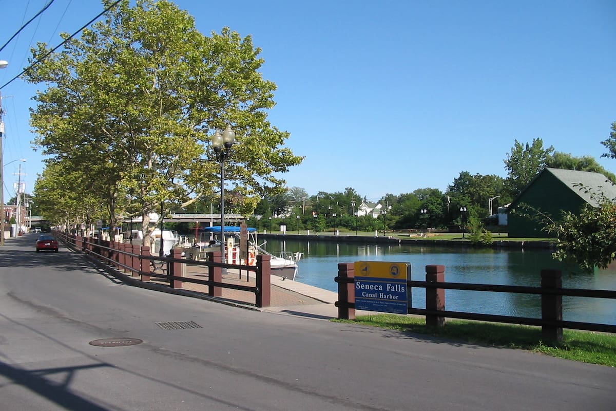 Seneca Falls conviven diariamente con un hedor insoportable proveniente de Seneca Meadows; una orden municipal exigió el cierre del vertedero, pero fue impugnada