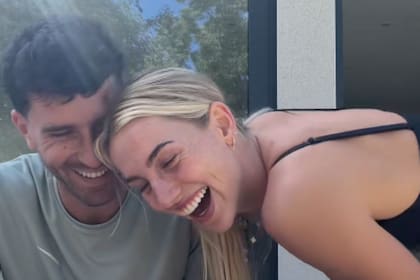 Senesi y Bowers se divirtieron mientras practicaban el lenguaje juntos