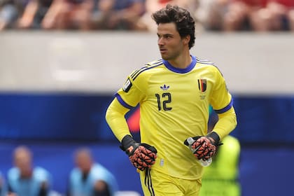 Senne Lammens, de Manchester United, entró para atajar para Bélgica