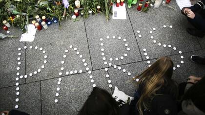 Sentidos homenajes en París por los muertos de los atentados