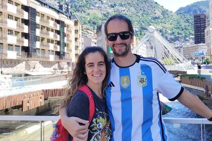 "Sentimos que nuestra argentinidad es más visible acá y la llevamos con nosotros cada día en todo momento".