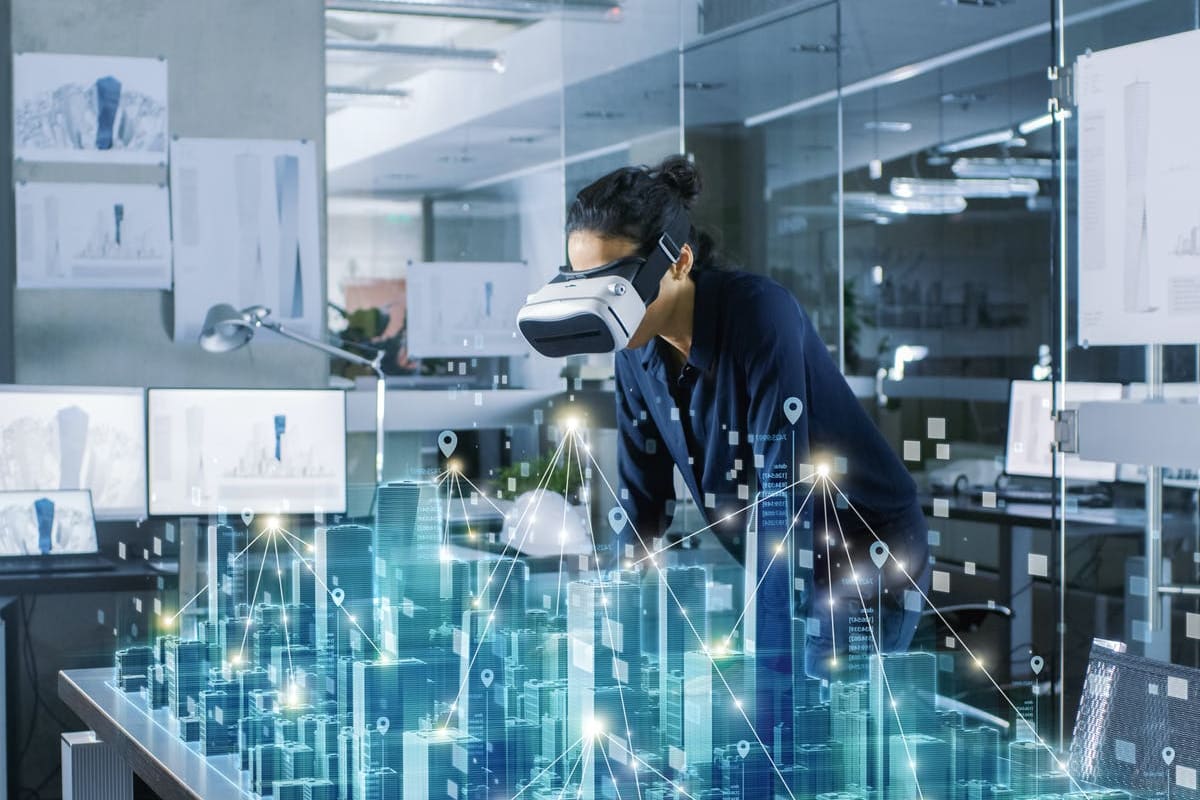 Sentimos un desapego de lo real que es, ironías de la vida, el perfecto caldo de cultivo para realidades sintéticas