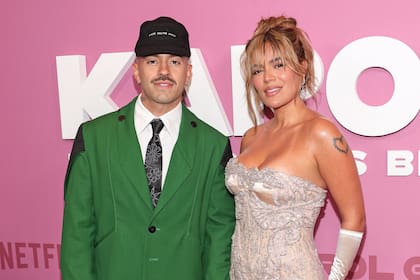 En mayo del año pasado, Feid acompañó a su pareja en el estreno de la película de la cantante, "Karol G: Tomorrow Was Beautiful", en Nueva York