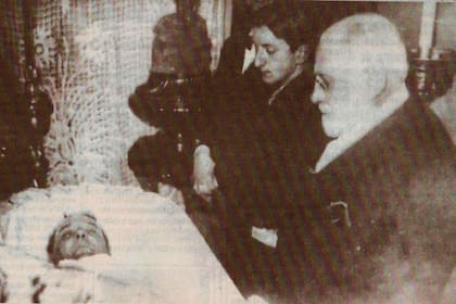 Sepelio de Bordabehere, acompañado por Lisandro de la Torre