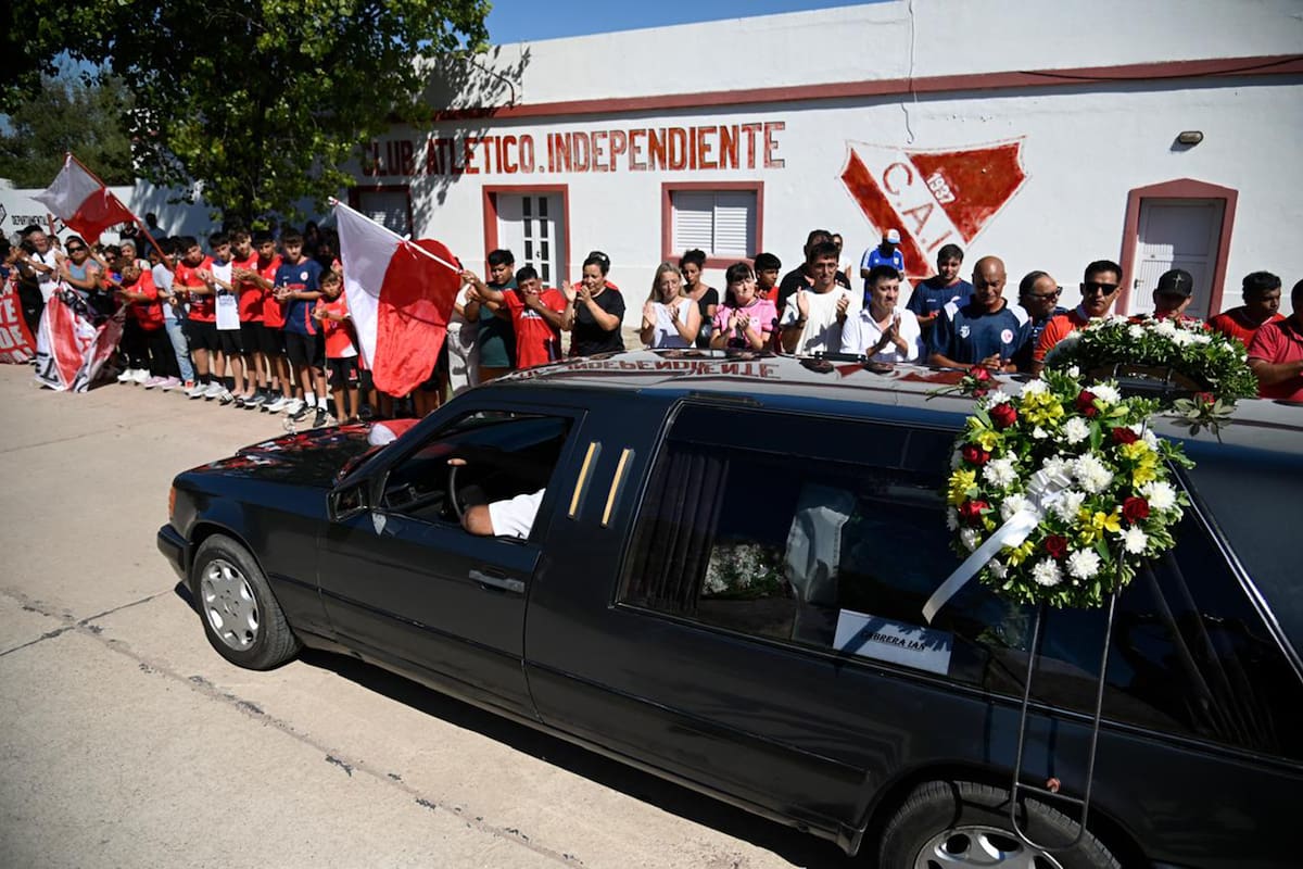 Sepelio de Ian Cabrera, el chico asesinado por un compañero en la escuela Mariano Moreno de San Cristóbal