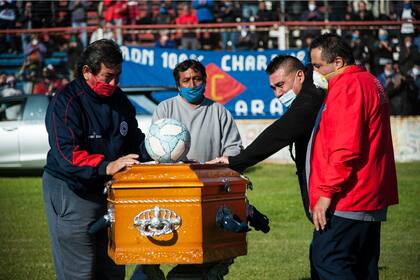 sepelio del trinche en el estadio central cordoba