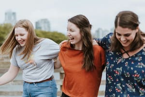Ser amable con regularidad puede aumentar la felicidad y reducir los síntomas de depresión y ansiedad (Foto ilustrativa)