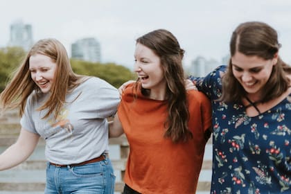 Ser amable con regularidad puede aumentar la felicidad y reducir los síntomas de depresión y ansiedad (Foto ilustrativa)