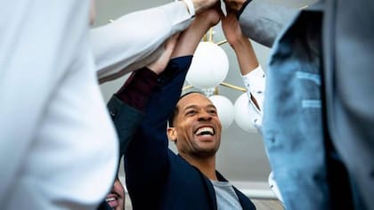 Ser "buena" persona puede ser considerada como aquella que reconoce a los demás como sus pares y los respeta
Foto: iStock