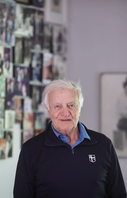 "Ser productor no es hacer llamados por teléfono", dice Fernando Marín, con un mural autografiado por Juan Carlos Altavista a través de su recordado personaje "Minguito Tinguitella"