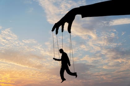 Ser víctima de manipulación puede tener serias repercusiones emocionales y psicológicas
