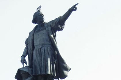Al igual que sobre su nacionalidad, existen distintas teorías sobre dónde se encuentran los restos de Colón más de 500 años después de su muerte