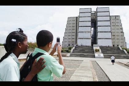 El Faro a Colón es el monumental edificio en Santo Domingo que acoge los restos de Colón desde su inauguración en 1992
