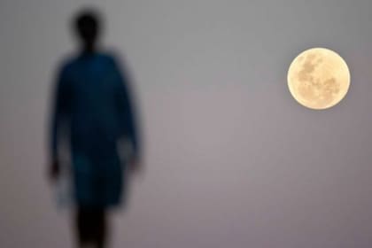 ¿Será que la Luna sí influye en nuestro humor y comportamiento?