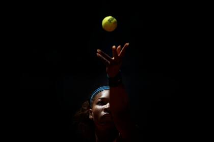 Serena Williams, al servicio; un movimiento que hizo historia en el tour femenino