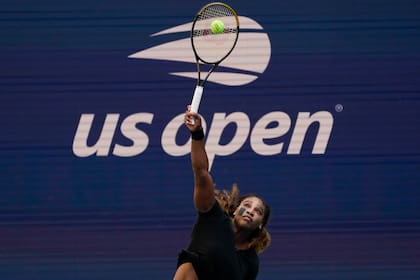 Serena Williams, durante un entrenamiento en el estadio Arthur Ashe, es una de las grandes atracciones del US Open 2022