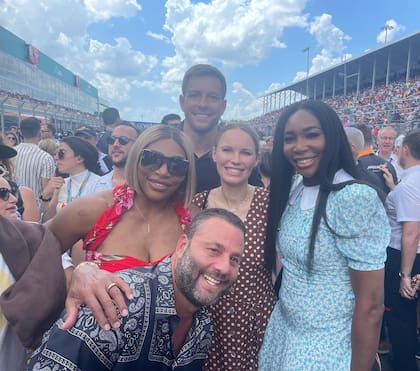 Serena Williams, entre amigos y familiares: con su hermana Venus y la extenista danesa Caroline Wozniacki