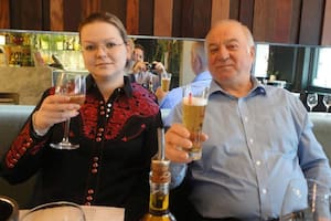 Sergei Skripal junto a su hija Yulia