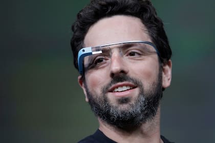 Sergey Brin en 2014, promocionando los Google Glassh