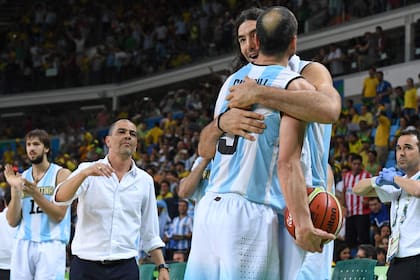 Según Hernández Manu Ginóbili y Luis Scola van a ser los dos mejores jugadores de la historia del báquet argentino por mucho tiempo.