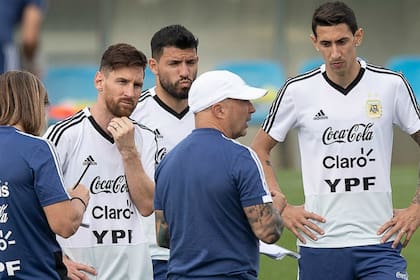 Lionel Messi, Sergio Agüero y Ángel Di María, figuras de aquella selección dirigida por Jorge Sampaoli atravesada por conflictos internos