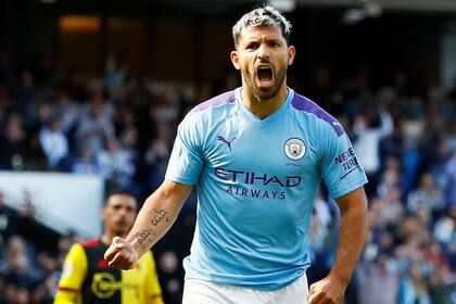 Sergio Agüero festeja su gol frente a Watford, en un partido por la sexta fecha de la Liga Premier inglesa.