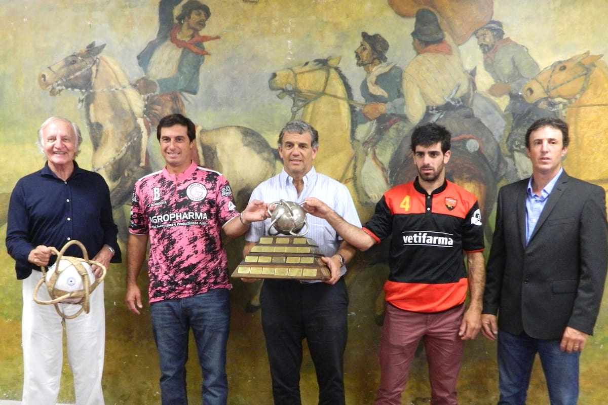 Sergio Alberti (Las Heras) y Justo Bermúdez (El Siasgo), durante la presentación de la final