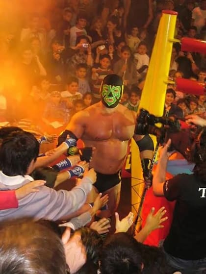 Sergio Aldo Carelli saltó a la fama por su personaje de Gorutta Jones en 100% Lucha (Foto: Instagram @goruttajonesok)
