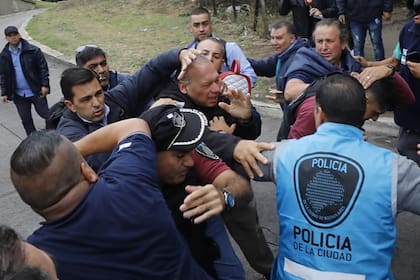 Sergio Berni fue agredido durante la protesta de colectiveros