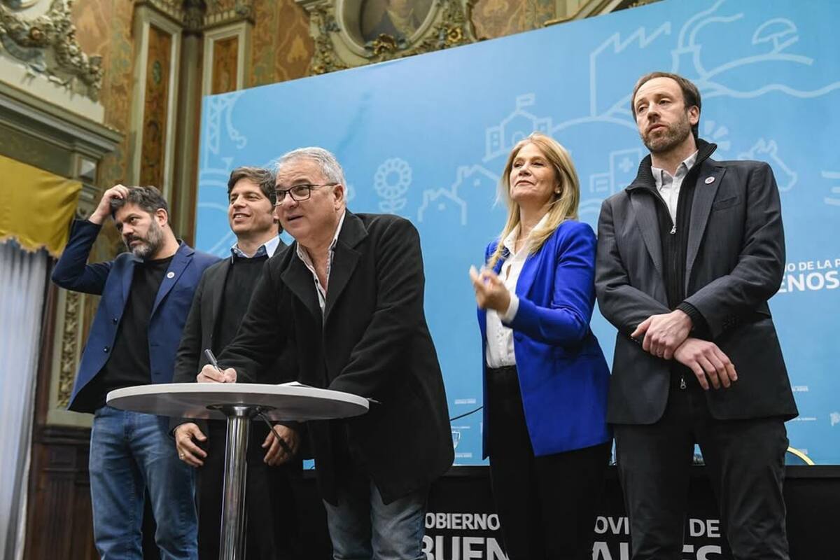 Sergio Bordoni, intendente de Tornquist, en el centro, de buena relación con el gobernador Axel Kicillof