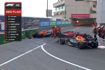Sergio "Checo" Pérez se golpeó, Carlos Sainz no lo pudo evitar y la clasificación se terminó en Mónaco; detrás, el campeón Verstappen