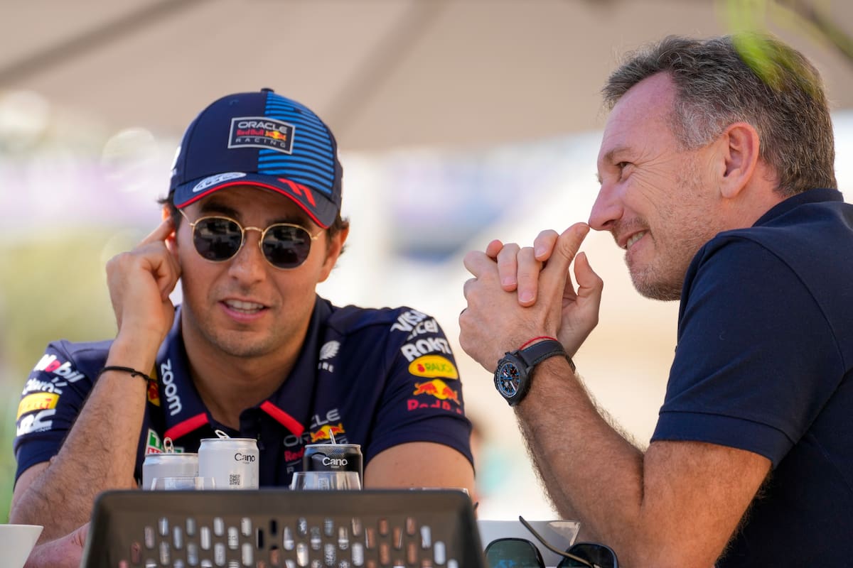 Sergio "Checo" Pérez y Christian Horner, juntos por dos temporadas más en Red Bull Racing: el mexicano es el mejor escudero posible para Max Verstappen, y el británico mantiene el liderazgo a pesar del tormentoso comienzo de año.