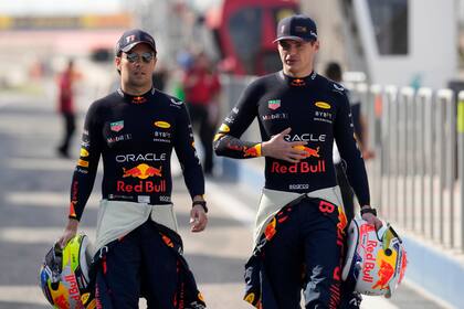 Sergio Checo Pérez y Max Verstappen, dominantes con Red Bull Racing en la Fórmula 1; la escudería de Milton Keynes abrió el fuego amigo para sus pilotos